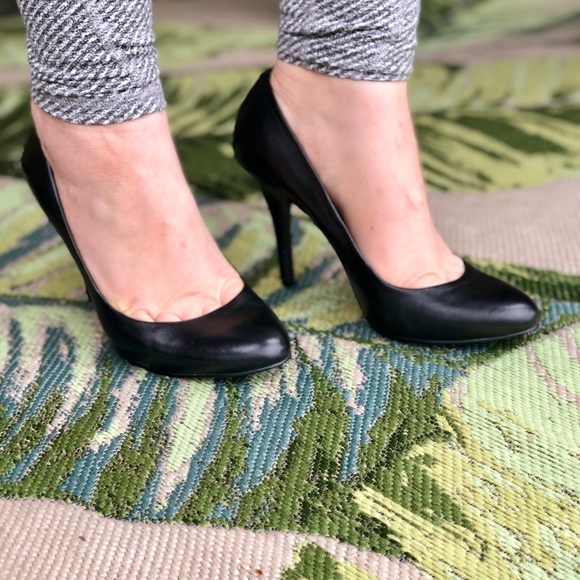 Jessica Simpson • 8M Black Angelah Pump - Picture 7 of 7